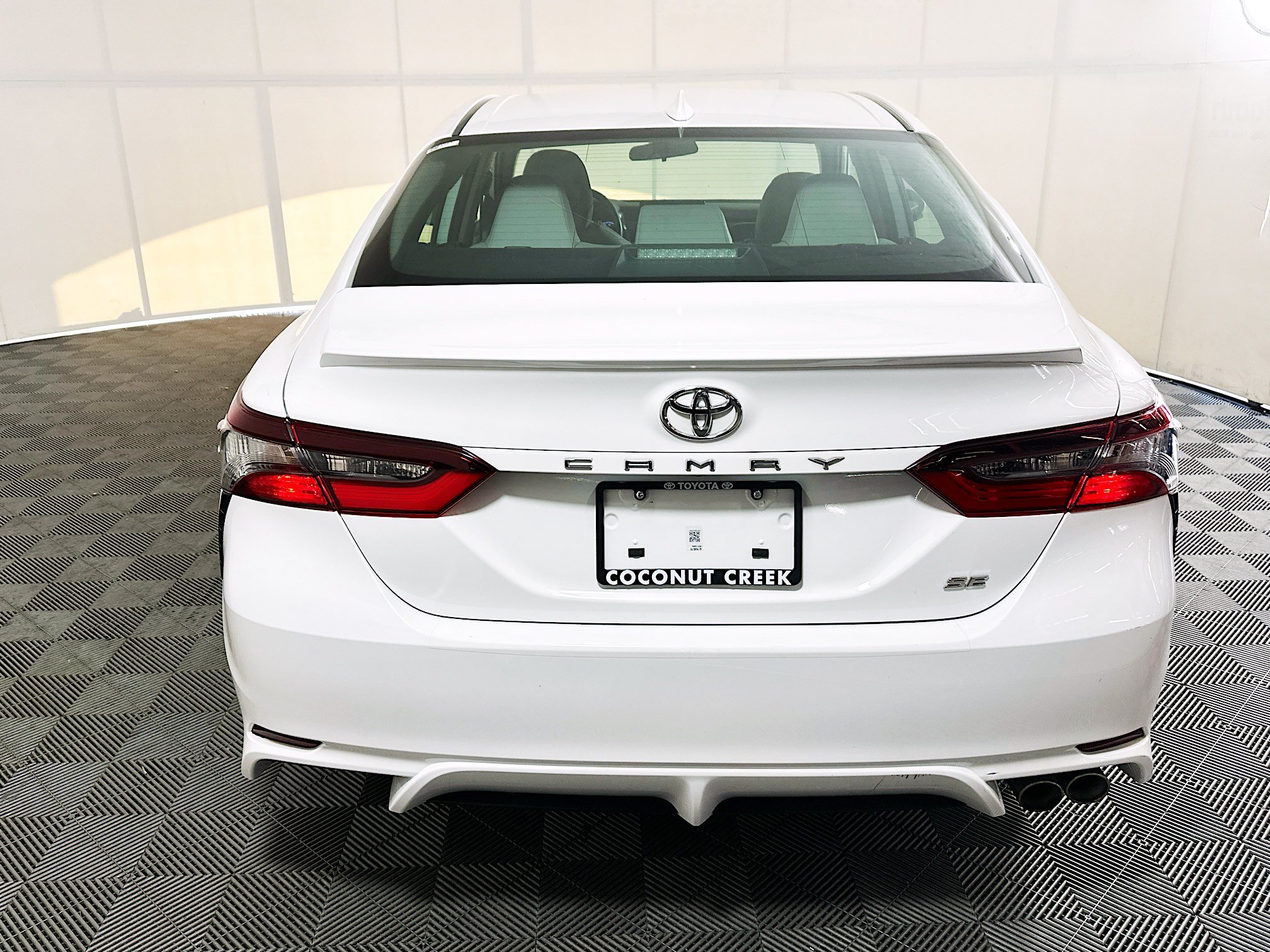 Used 2023 Toyota Camry SE FWD image 4