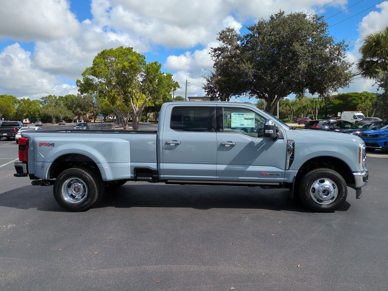 New 2026 Ford F350 4x4 Crew Cab DRW Super Duty image 3