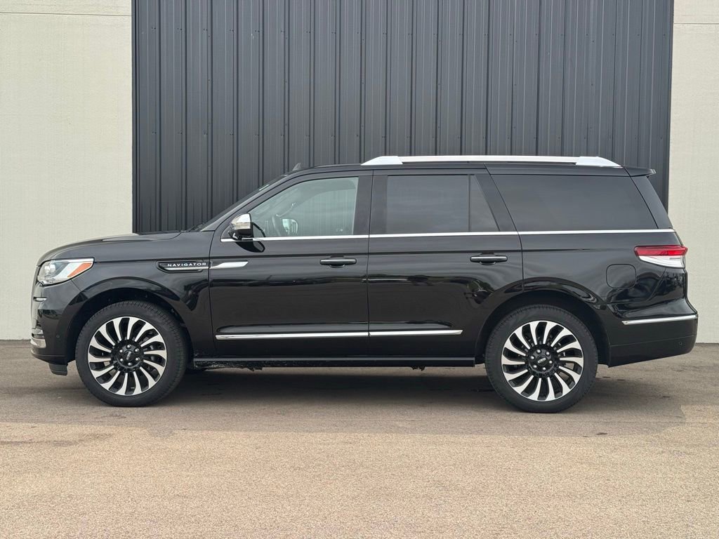 Used 2023 Lincoln Navigator Black Label image 2