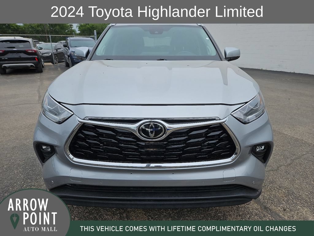Used 2024 Toyota Highlander Limited FWD image 3