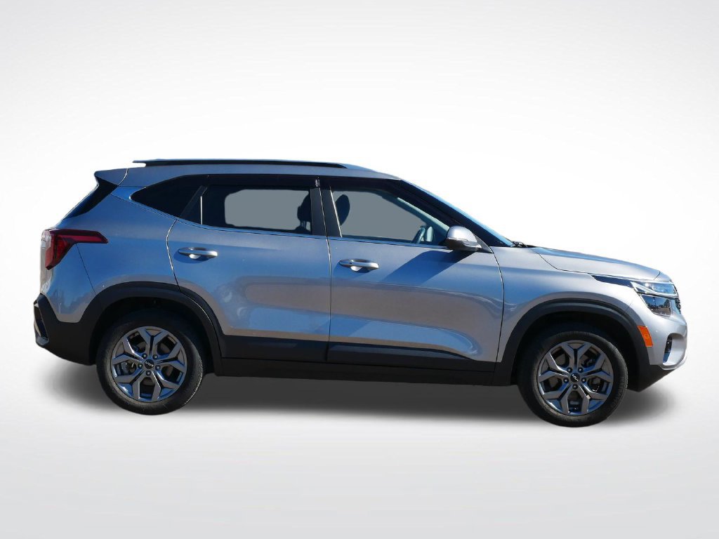 Used 2024 Kia Seltos S AWD/4WD image 2