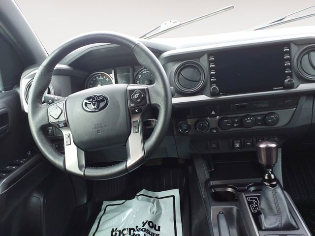 Used 2023 Toyota Tacoma TRD Off-Road w/ Black Out Package (TMS) AWD/4WD image 10