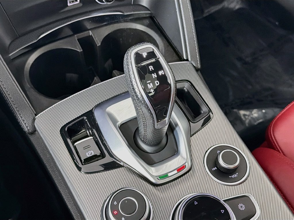 Used 2022 Alfa Romeo Stelvio Veloce AWD/4WD image 17