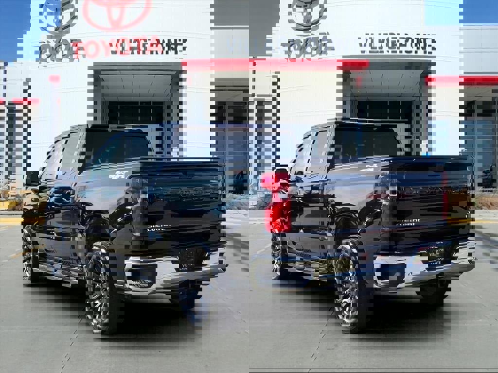 Used 2023 Chevrolet Silverado 1500 LT image 3