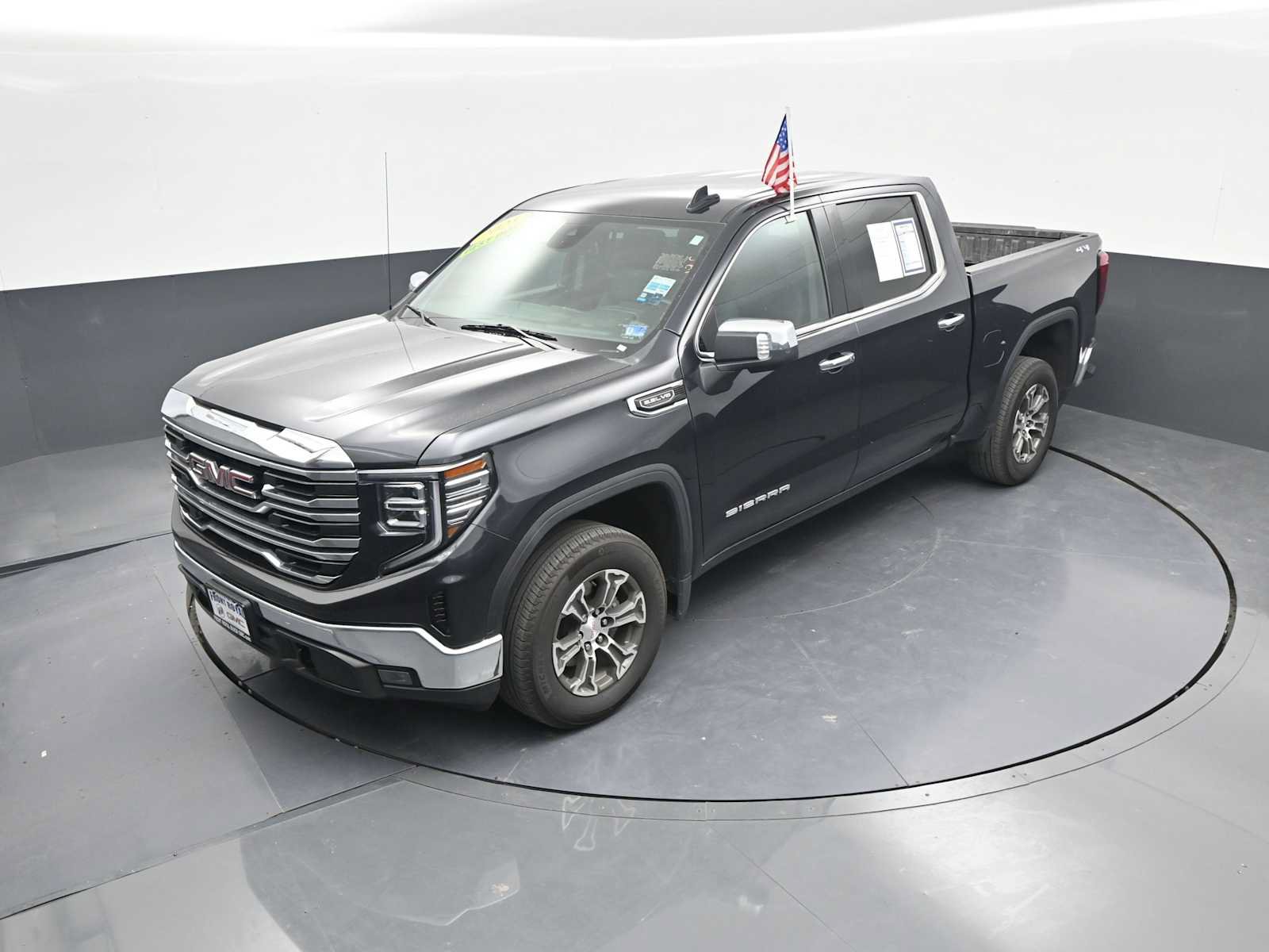 Used 2025 GMC Sierra 1500 SLT AWD/4WD image 14