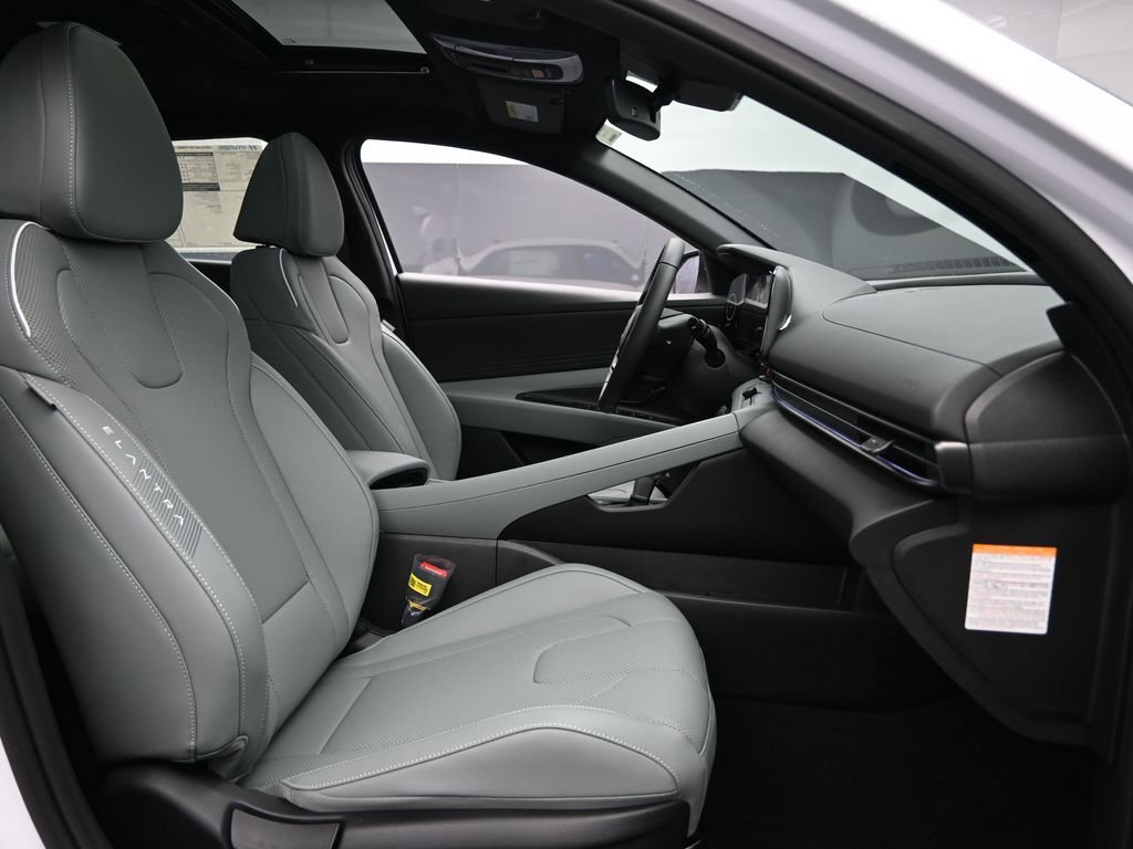 Used 2025 Hyundai Elantra Limited FWD image 35