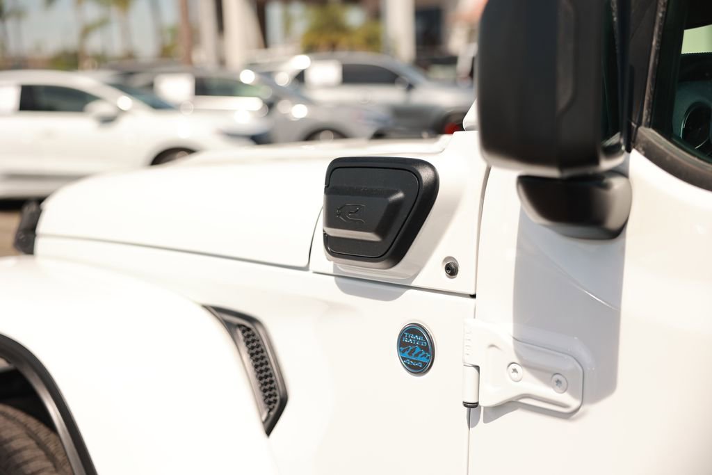 Used 2025 Jeep Wrangler Unlimited Sahara w/ Safety Group image 14