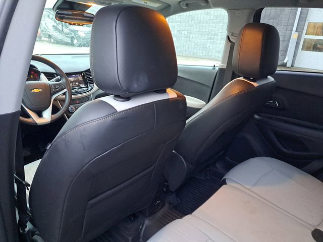 Used 2020 Chevrolet Trax LT w/ Sun & Sound Package image 24