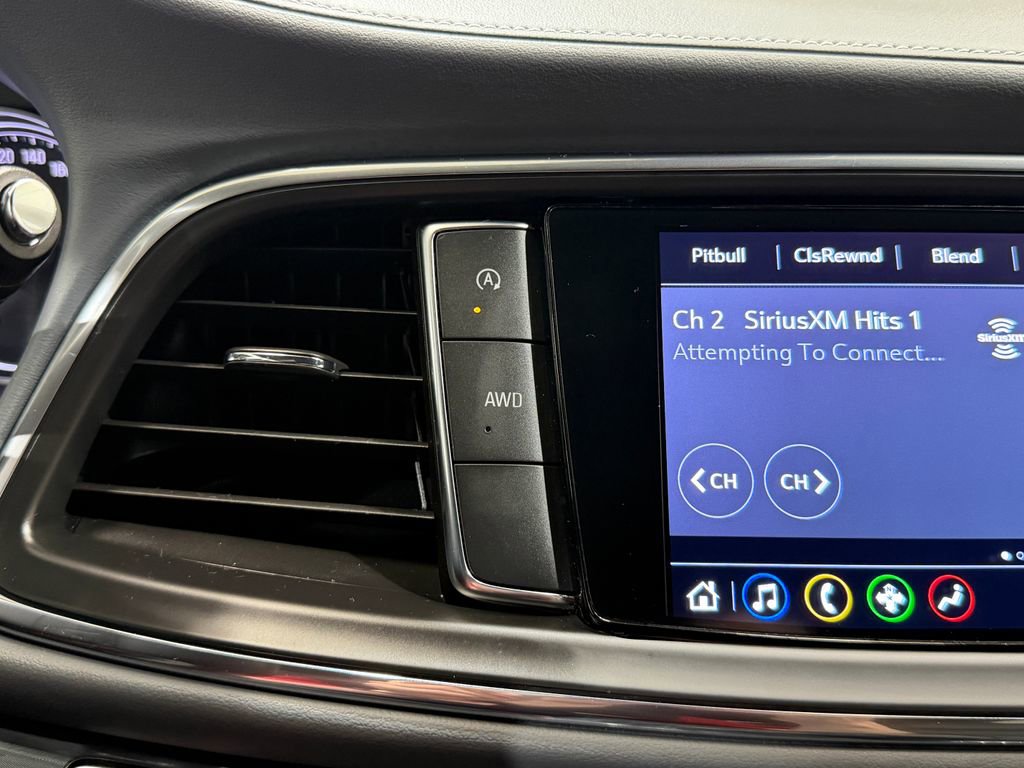Used 2024 Buick Enclave Essence AWD/4WD image 4