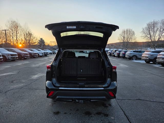Used 2023 Toyota Highlander XLE image 10
