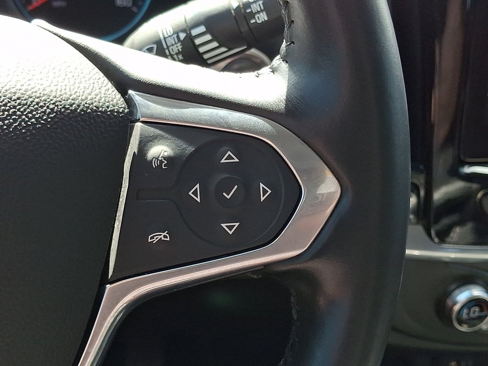 Used 2020 Chevrolet Traverse LT w/ LT Premium Package FWD image 26