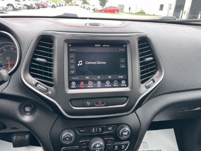 Used 2019 Jeep Cherokee Trailhawk w/ Cold Weather Group AWD/4WD image 12