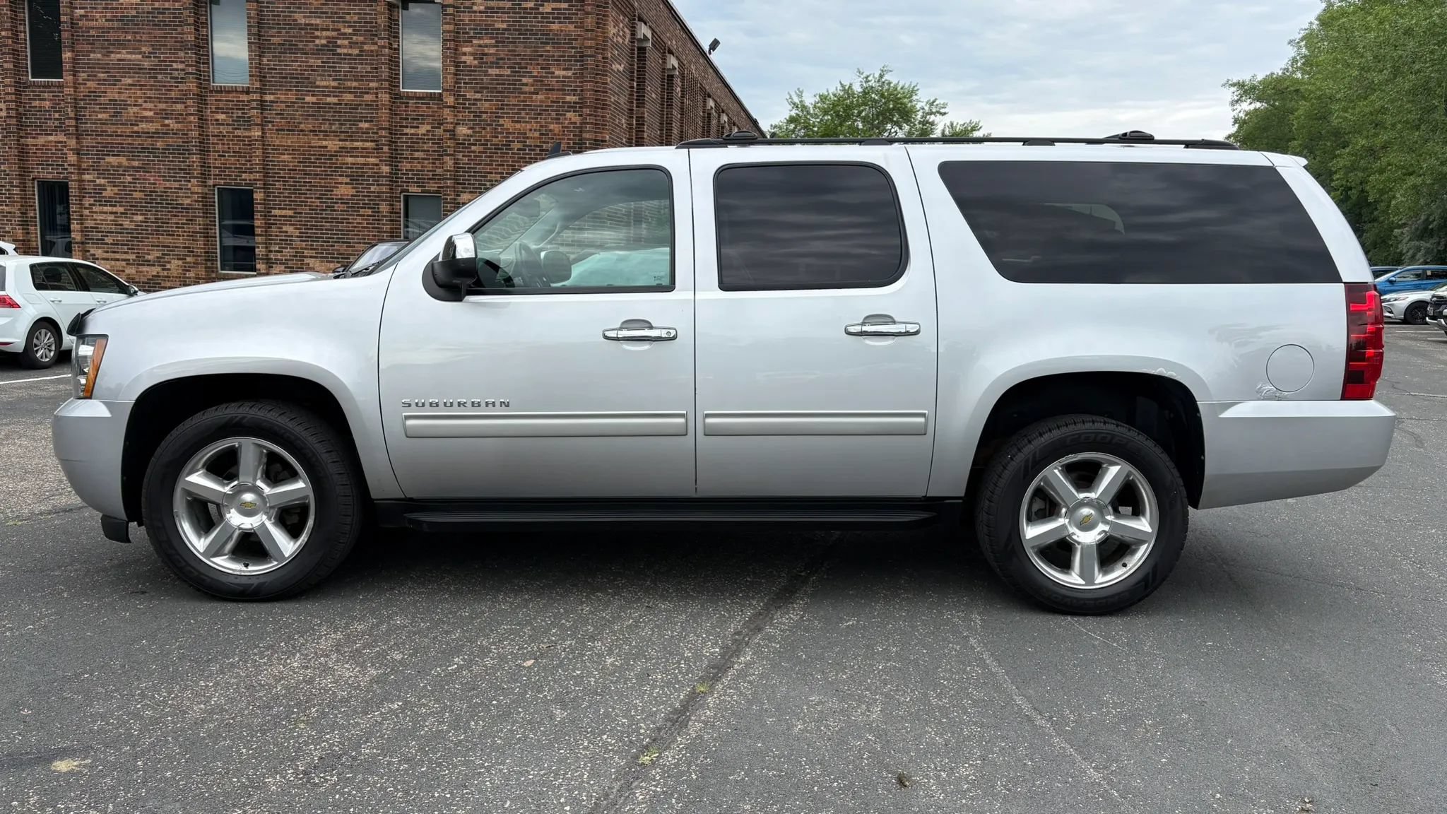 Used 2014 Chevrolet Suburban LS w/ All-Star Edition AWD/4WD image 5