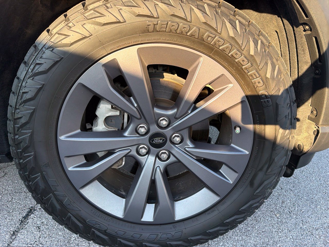 Used 2021 Ford Explorer XLT w/ Equipment Group 202A AWD/4WD image 11