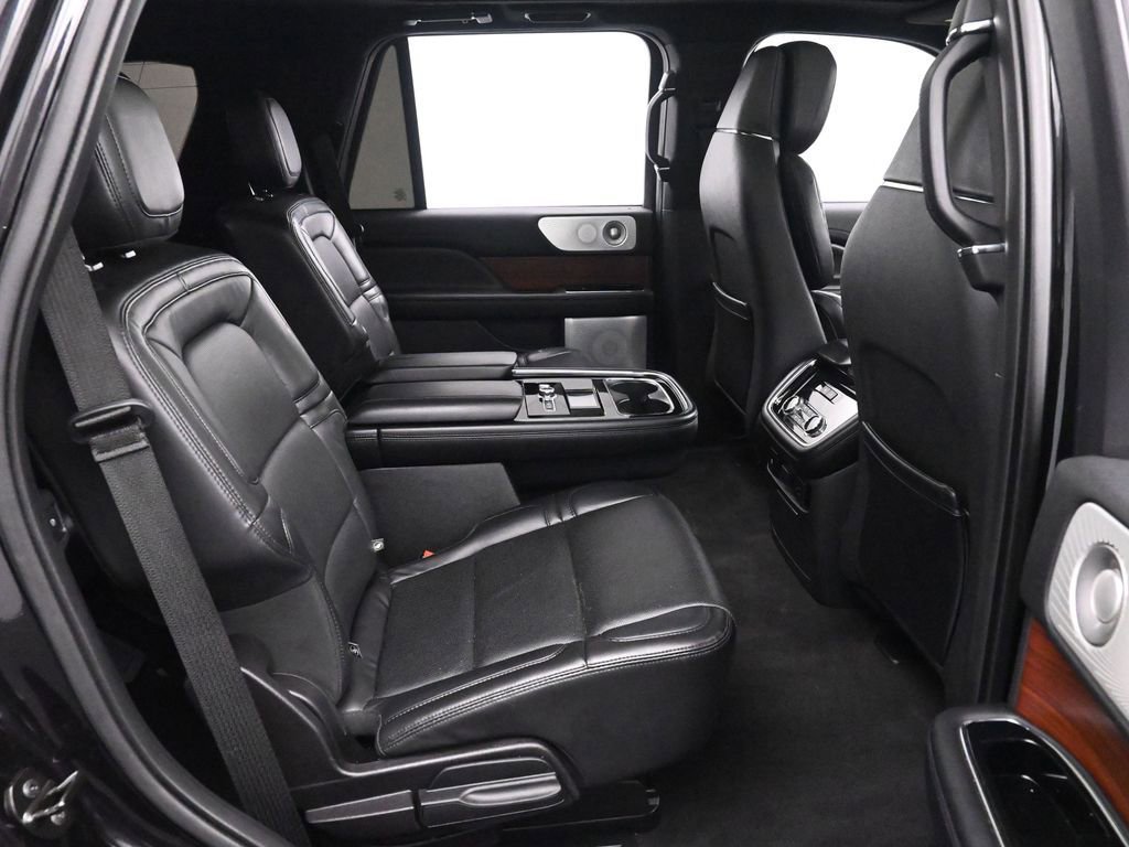 Used 2020 Lincoln Navigator Reserve w/ Luxury Package image 20