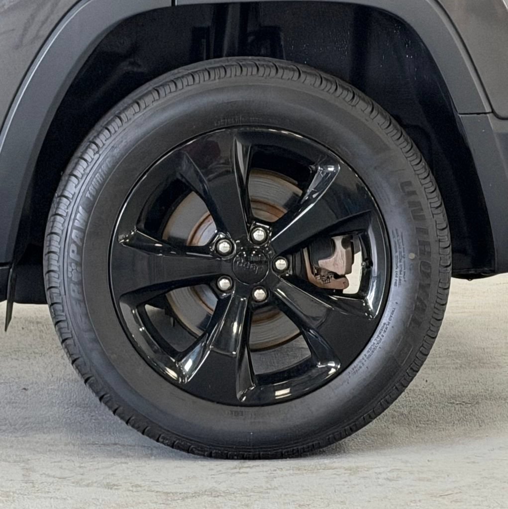 Used 2020 Jeep Cherokee Latitude Plus AWD/4WD image 8