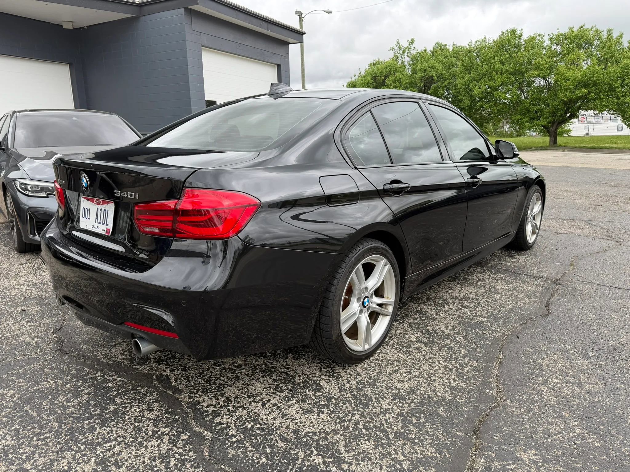 Used 2017 BMW 340i xDrive Sedan AWD/4WD image 9