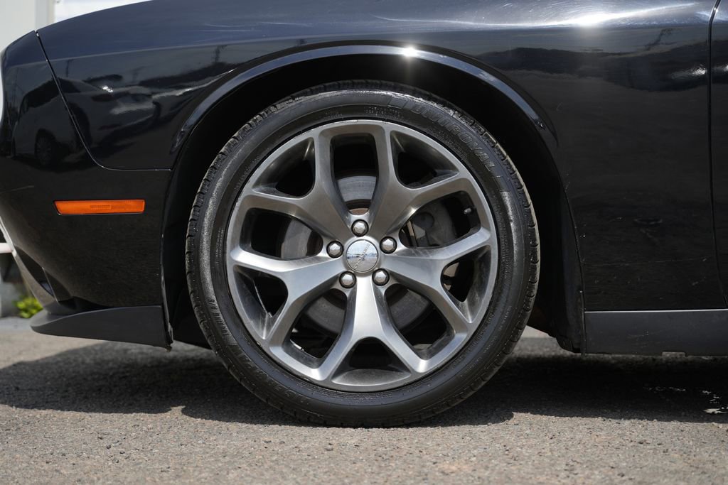 Used 2015 Dodge Challenger SXT image 11