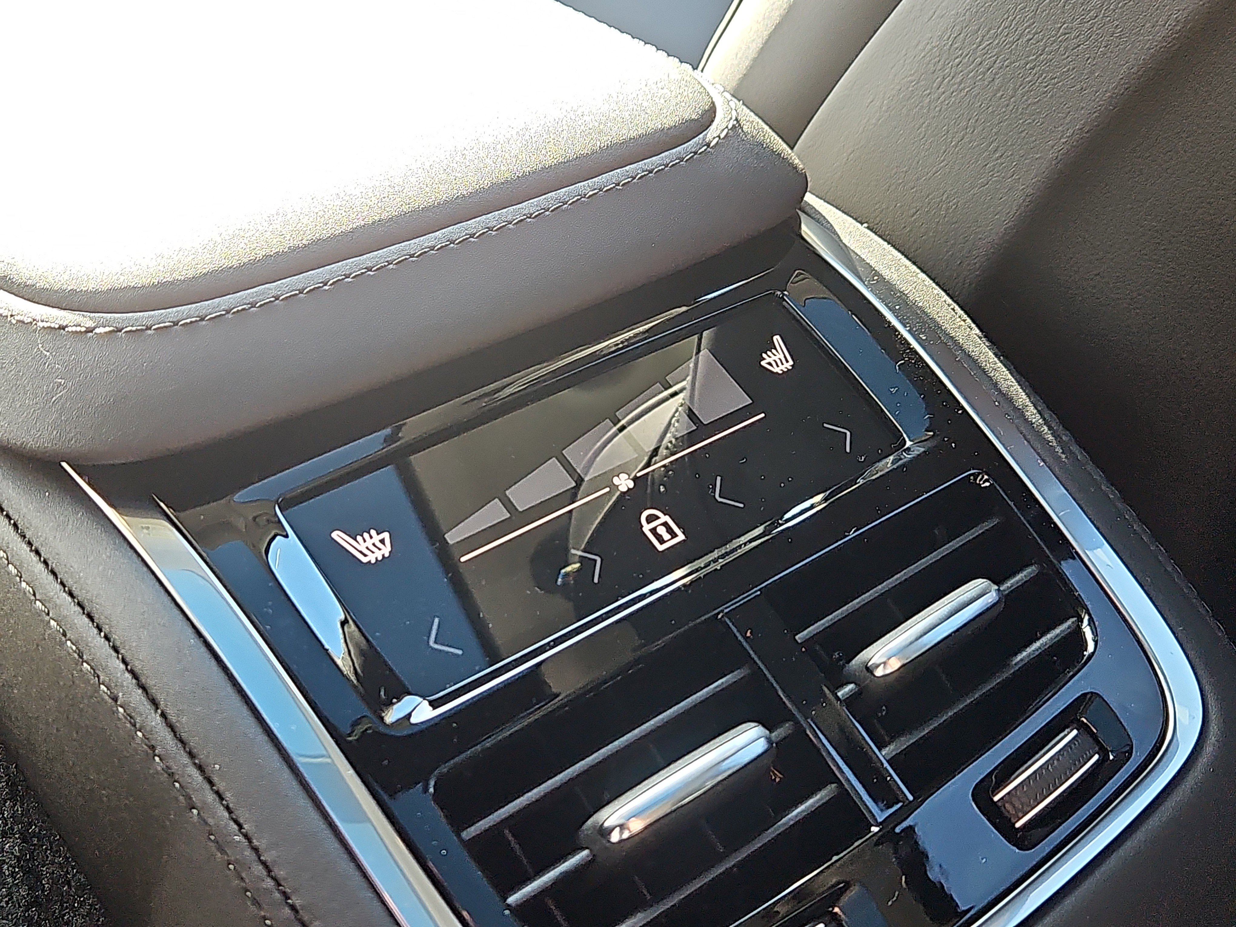 New 2026 Volvo XC90 B6 Plus w/ Protection Package Premier image 12