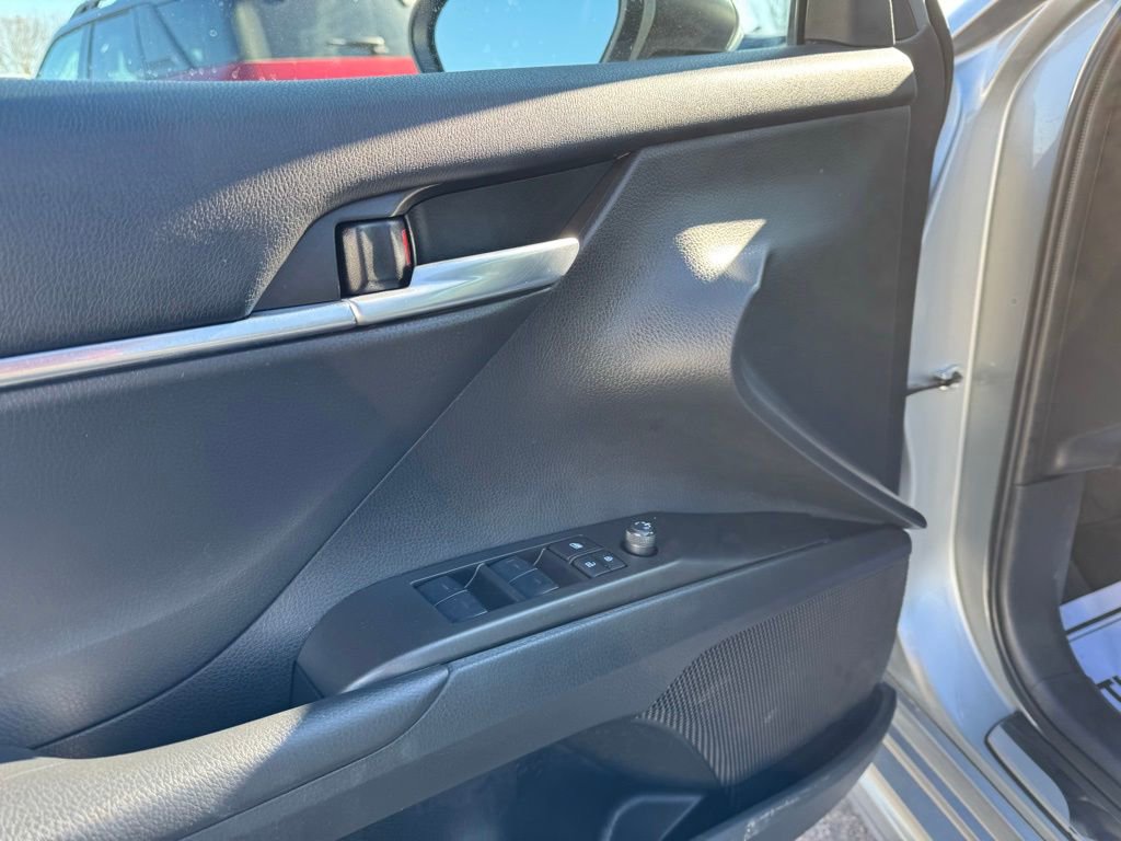 Used 2024 Toyota Camry SE image 13