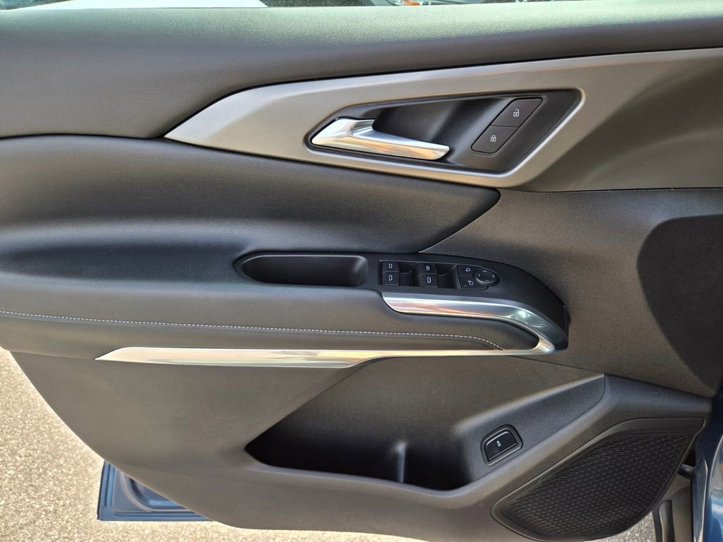 Used 2025 Chevrolet Traverse LT AWD/4WD image 23