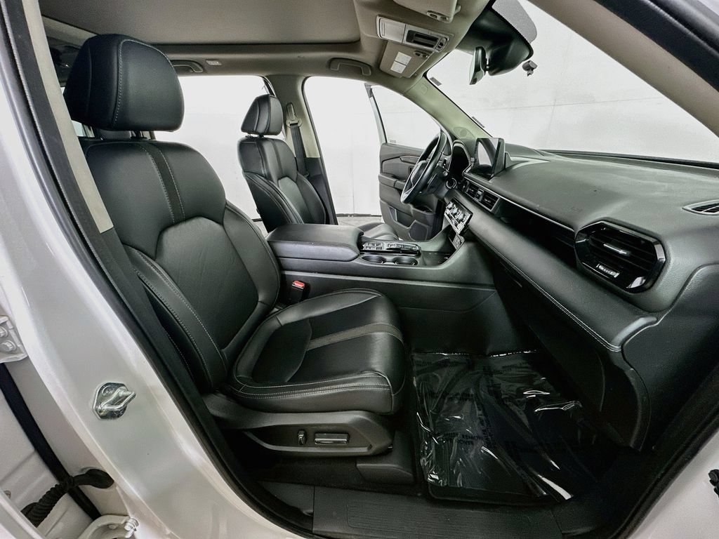 Used 2023 Honda Pilot Touring image 12