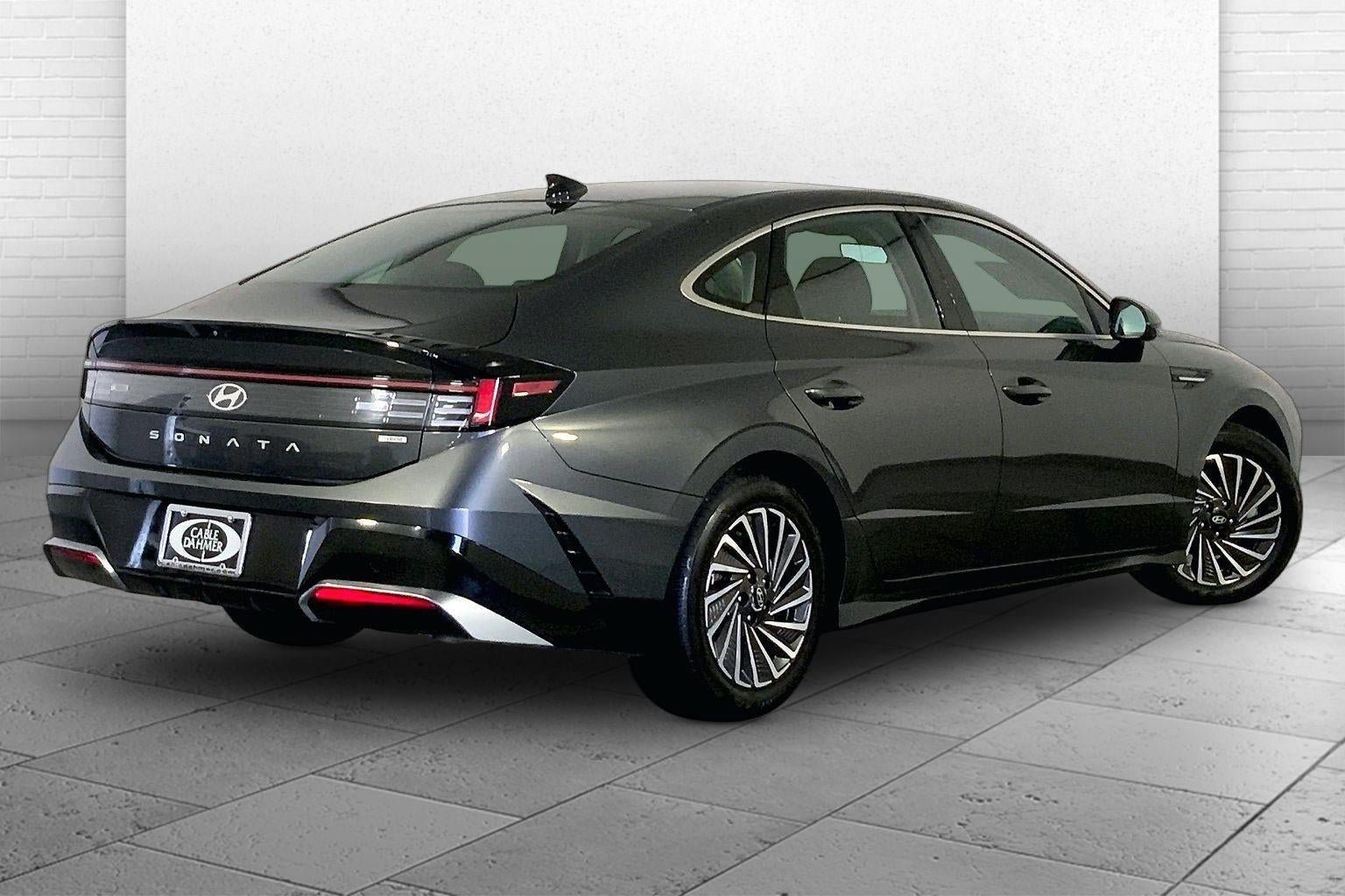 Used 2025 Hyundai Sonata SEL FWD image 13