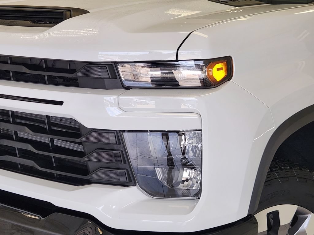 Used 2025 Chevrolet Silverado 2500 Custom w/ Custom Convenience Package AWD/4WD image 9