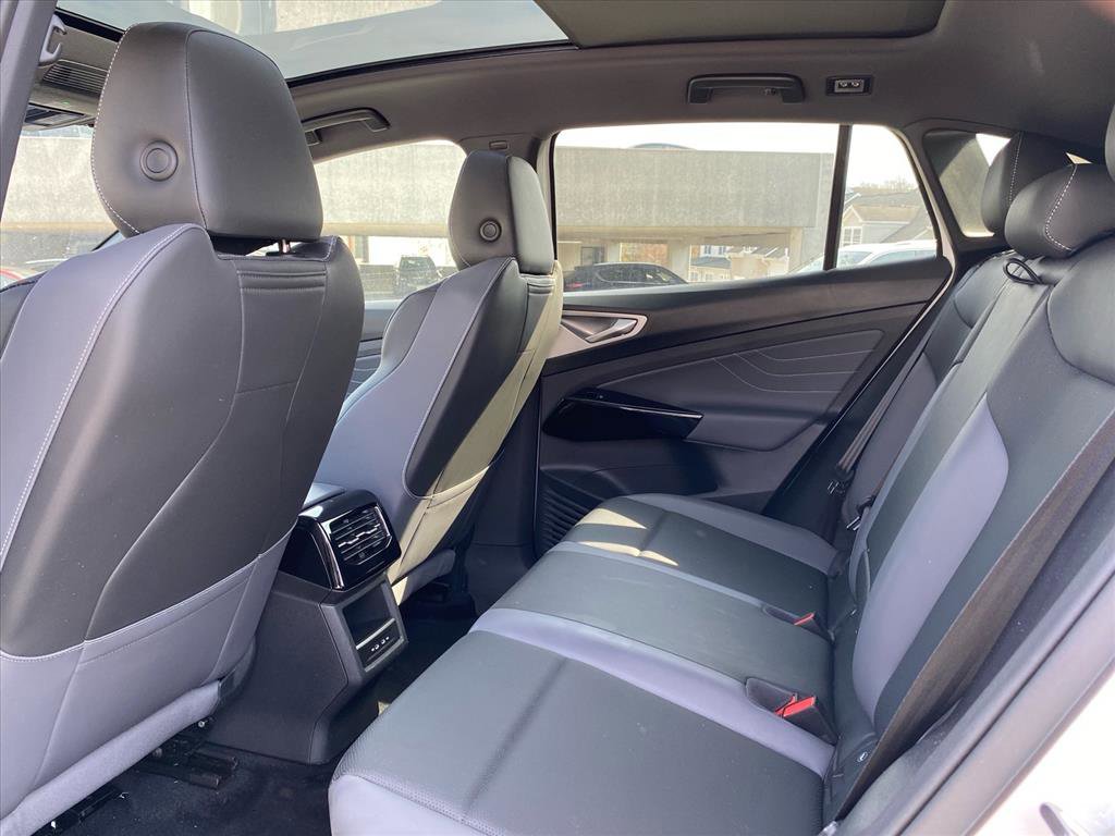 Certified 2024 Volkswagen ID.4 S image 17