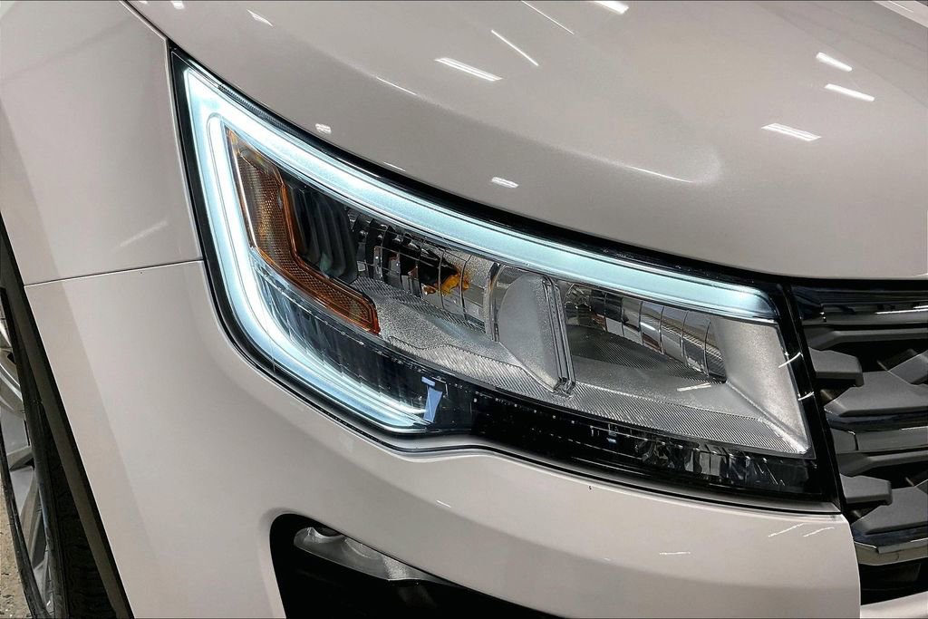 Used 2018 Ford Explorer Limited AWD/4WD image 32