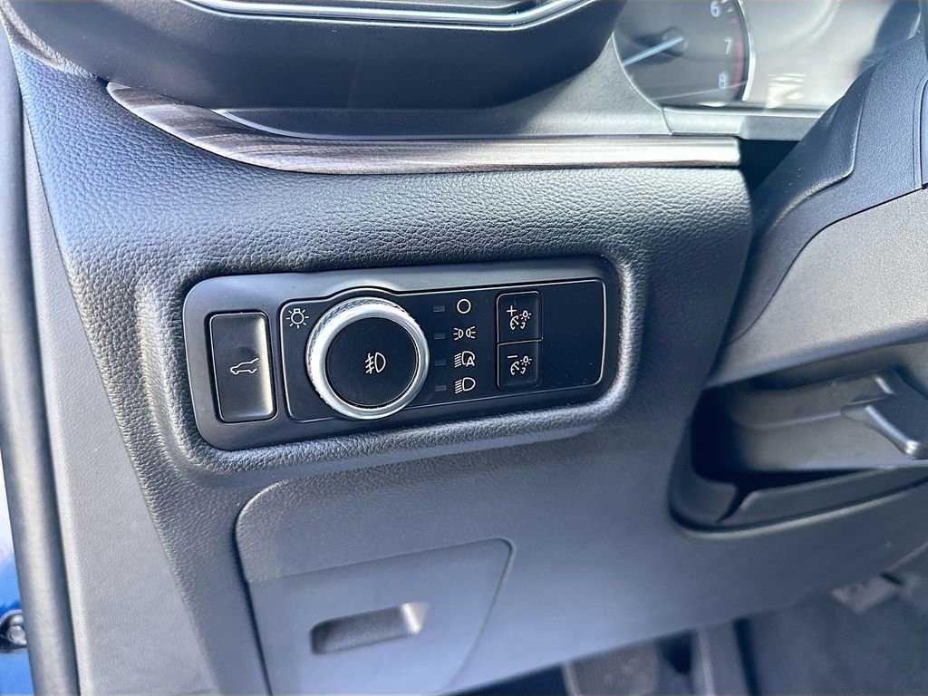 Used 2023 Ford Explorer Limited image 11