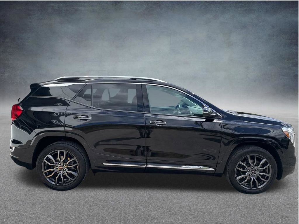 Used 2023 GMC Terrain Denali w/ Black Diamond Edition image 7