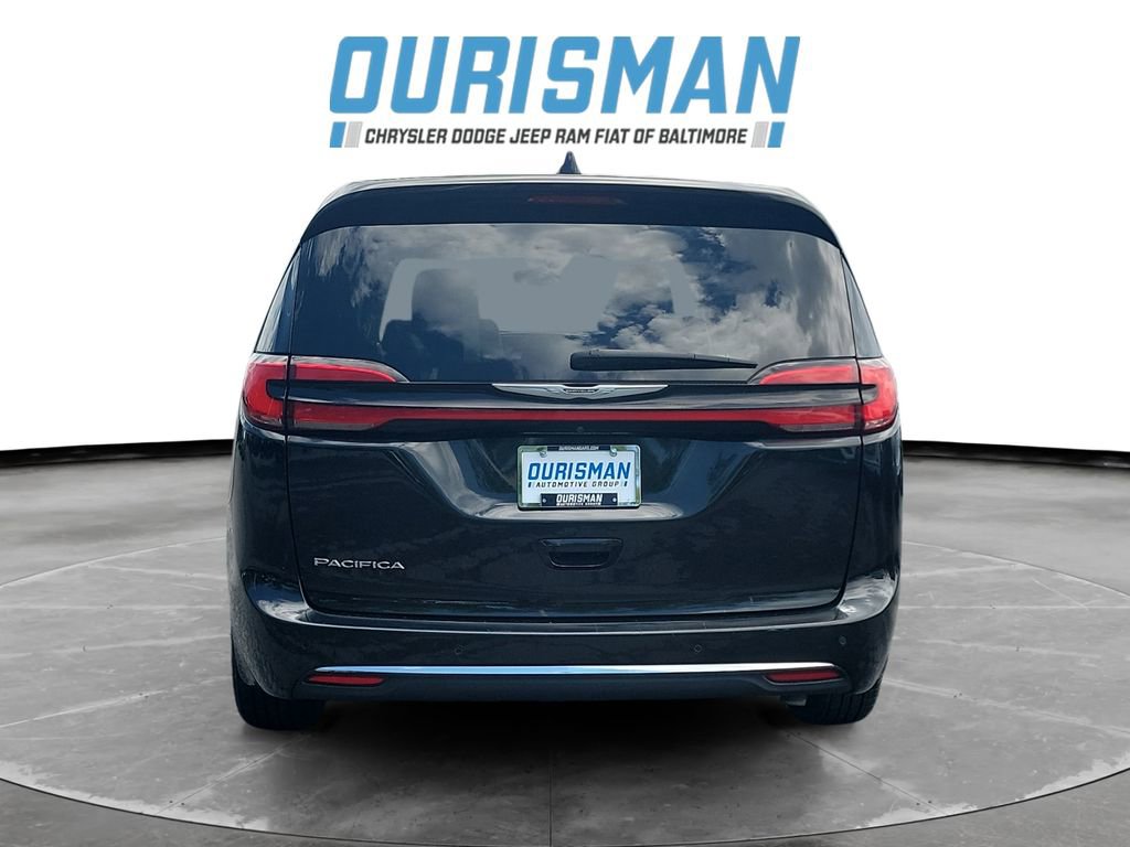 Used 2023 Chrysler Pacifica Touring-L FWD image 5