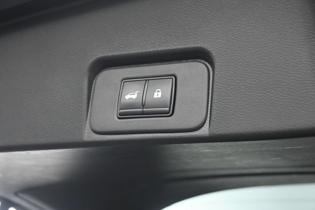 Used 2025 Nissan Rogue SV FWD image 2
