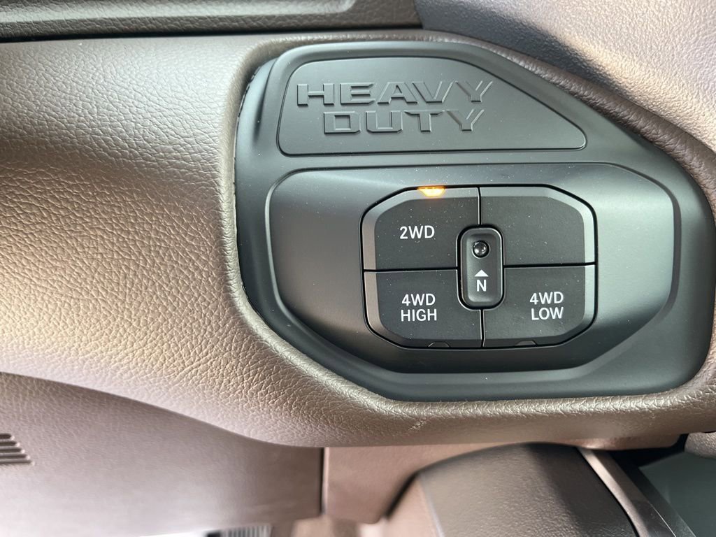 New 2026 RAM 2500 Laramie AWD/4WD image 32