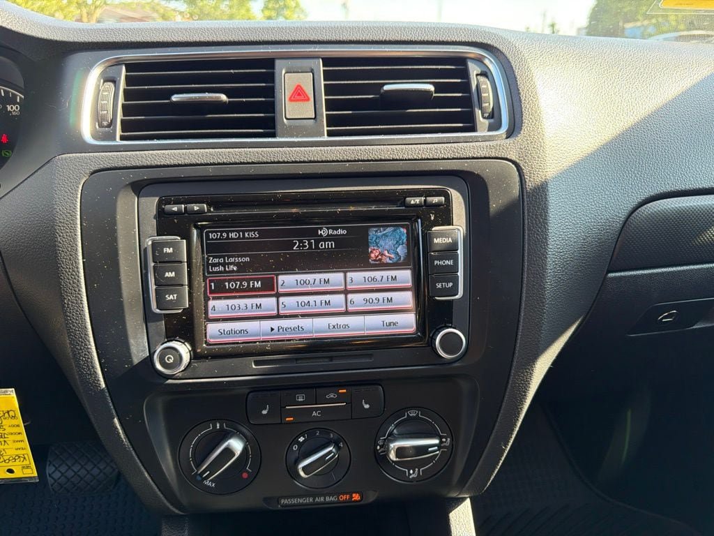 Used 2012 Volkswagen Jetta SE FWD image 19