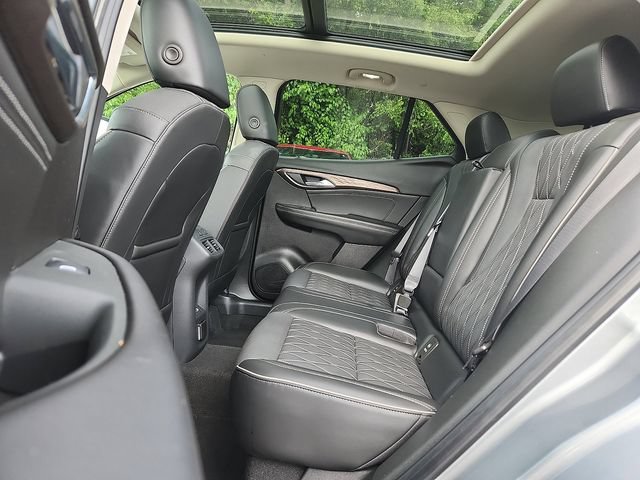 Used 2023 Buick Envision Avenir AWD/4WD image 6