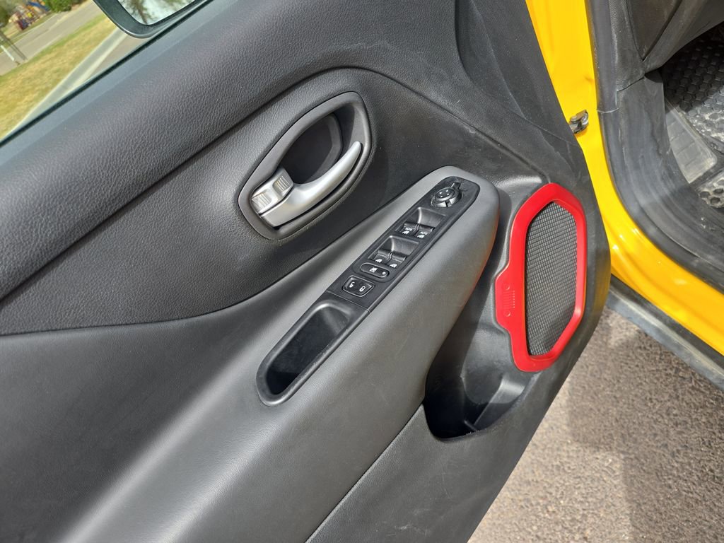 Used 2023 Jeep Renegade Trailhawk AWD/4WD image 13