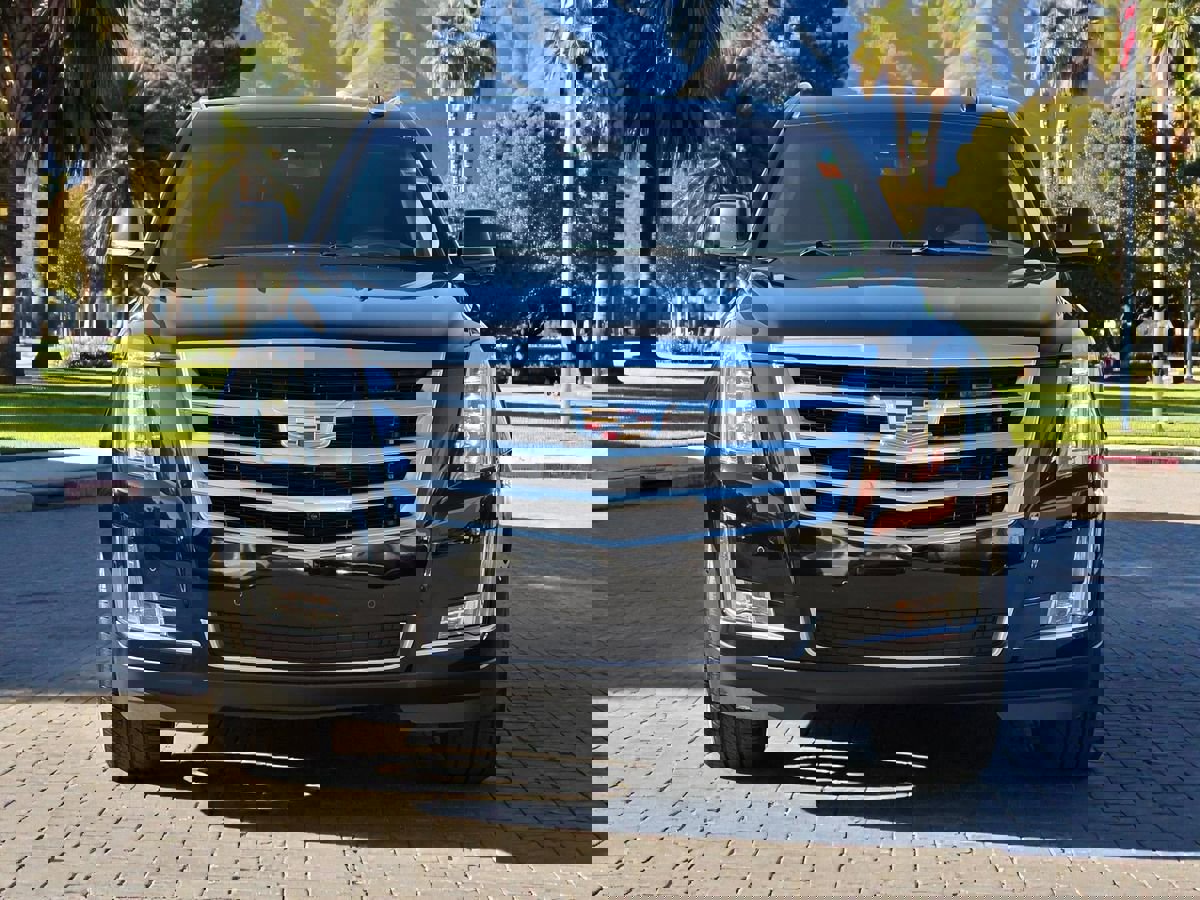 Used 2017 Cadillac Escalade Luxury image 3