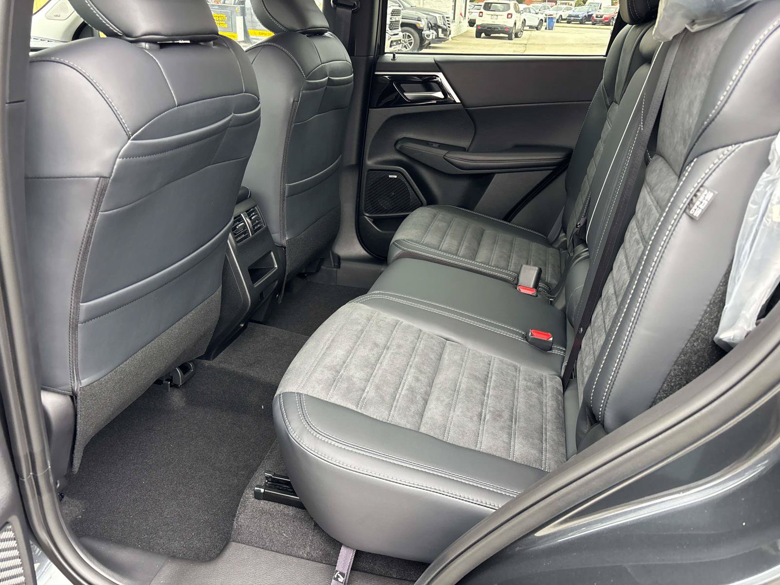 New 2026 Mitsubishi Outlander SE AWD/4WD image 6