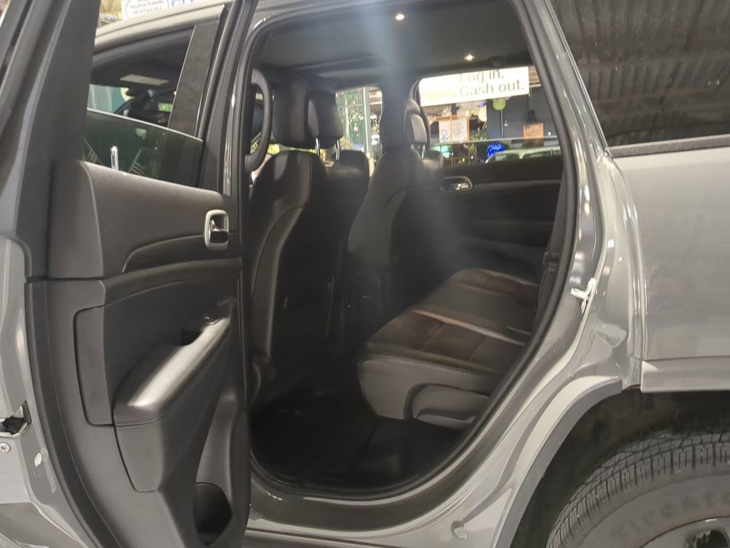 Used 2021 Jeep Grand Cherokee Laredo X AWD/4WD image 12