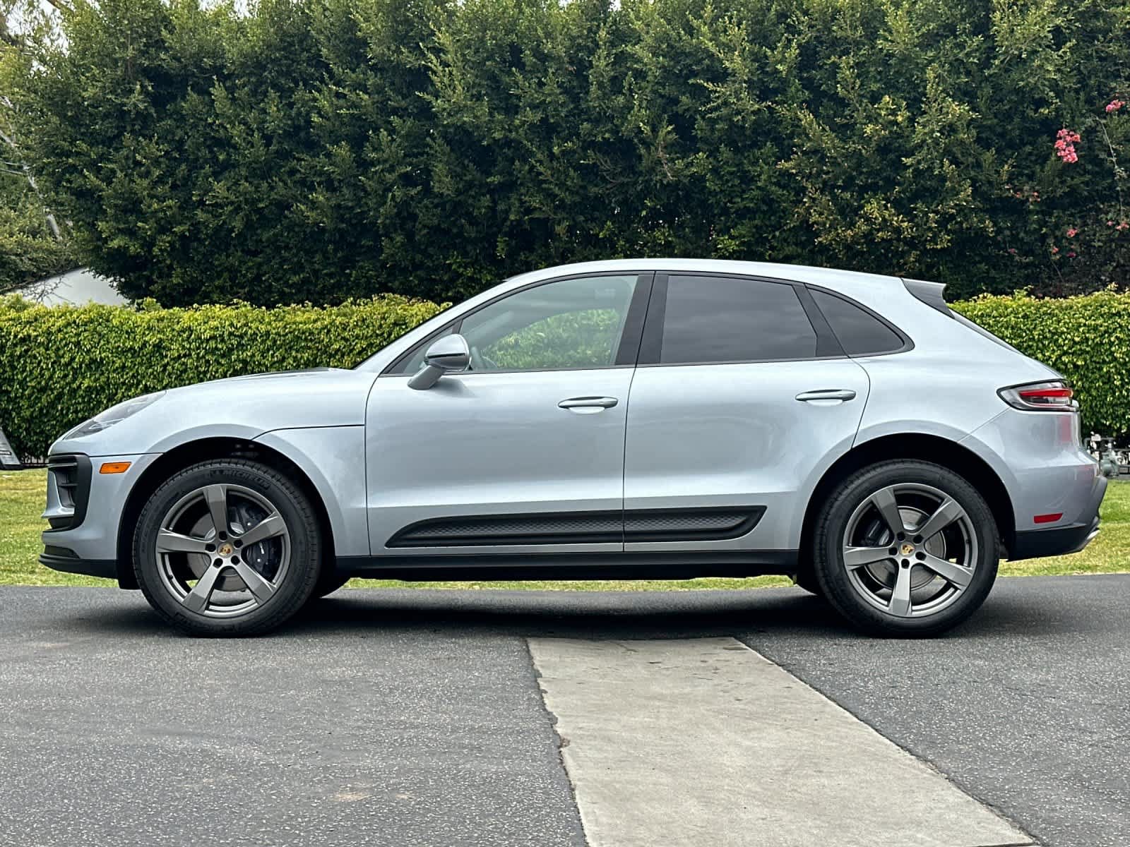 New 2026 Porsche Macan AWD/4WD image 2