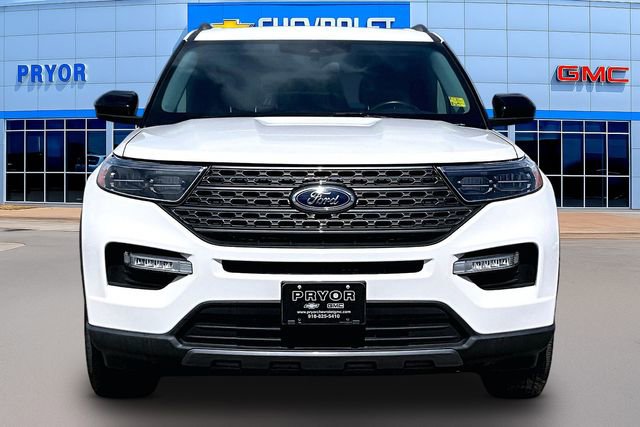 Used 2022 Ford Explorer XLT w/ Equipment Group 202A image 2