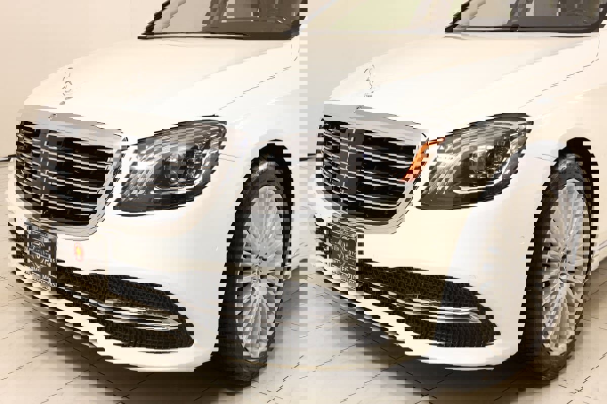 Used 2020 Mercedes-Benz S 560 4MATIC Sedan image 48