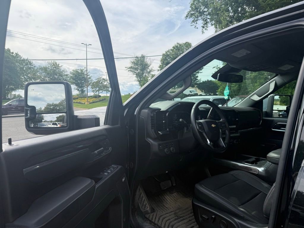 Used 2024 Chevrolet Silverado 2500 LTZ w/ LTZ Convenience Package AWD/4WD image 28