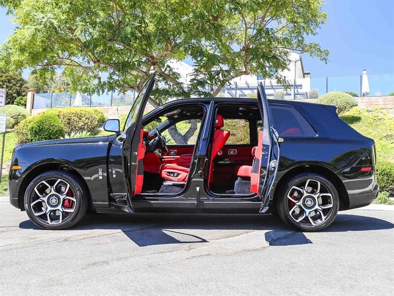 Used 2021 Rolls-Royce Cullinan Black Badge AWD/4WD image 16