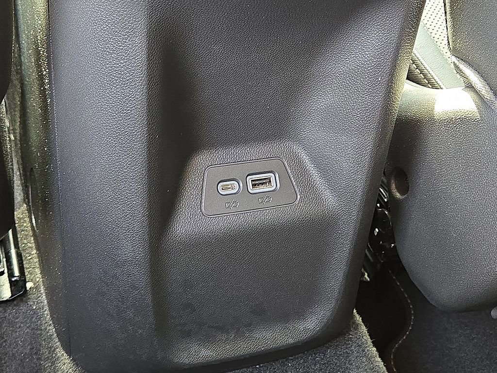 Used 2023 Buick Envision Essence image 16