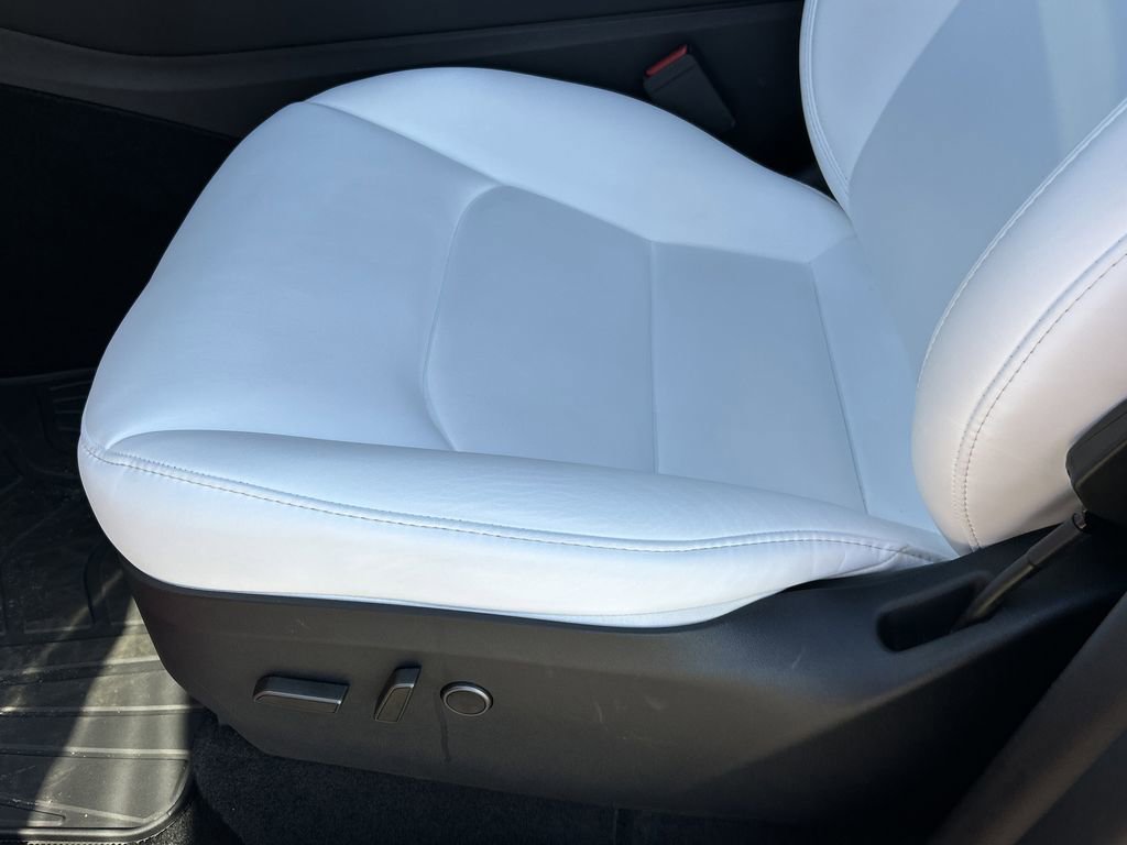 Used 2024 Tesla Model Y Performance image 20