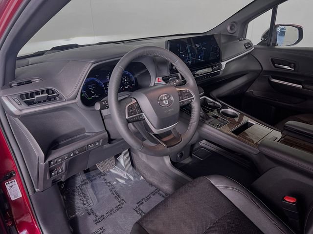 Used 2025 Toyota Sienna Platinum image 10