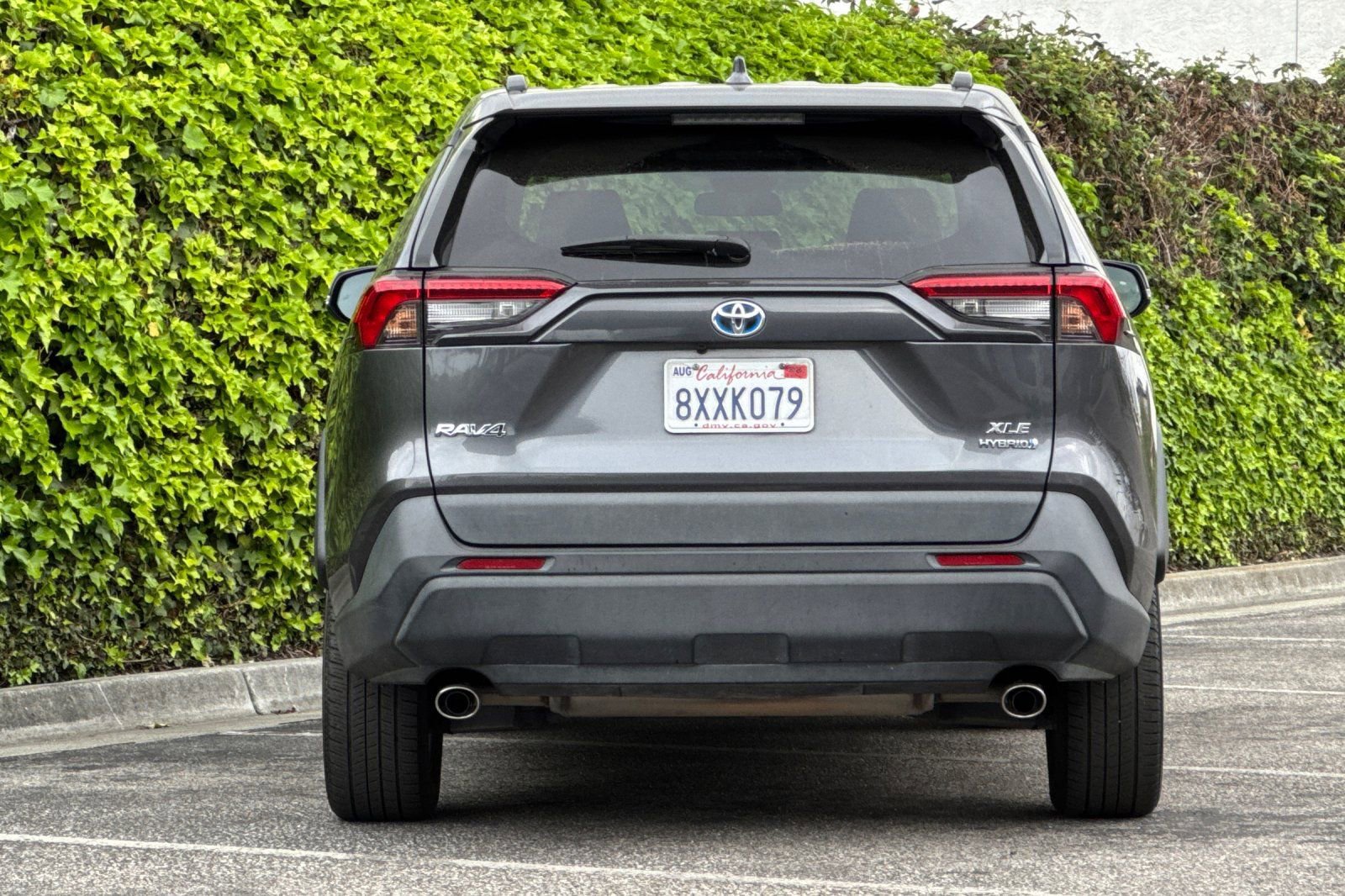 Used 2021 Toyota RAV4 XLE Premium image 5